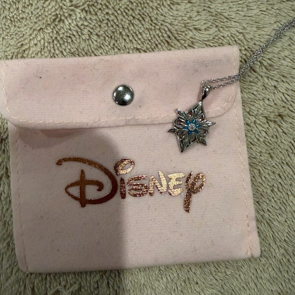Disney Frozen Rocklove Elsa Princess Snowflake Necklace